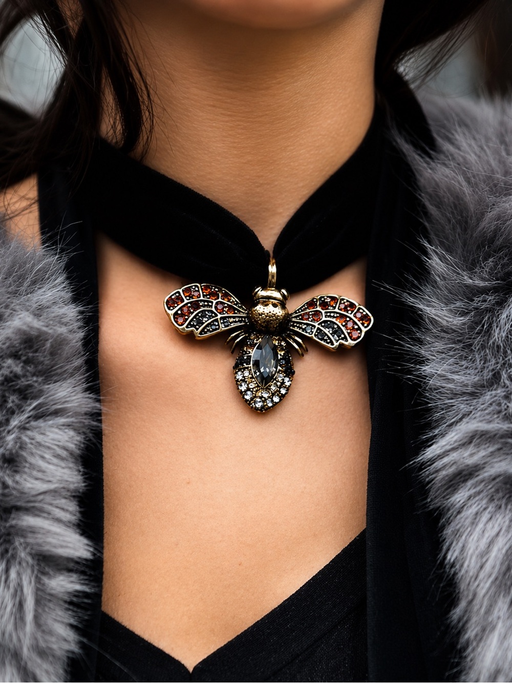 Vintage-Inspired Bee Pendant Choker Necklace in Gold and Black